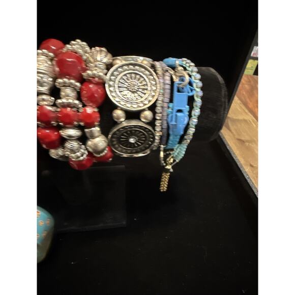 Lot of 17 Mixed Bracelets Bangles Stretch Leather Stone Wrap Wear or Resell - Picture 10 of 16